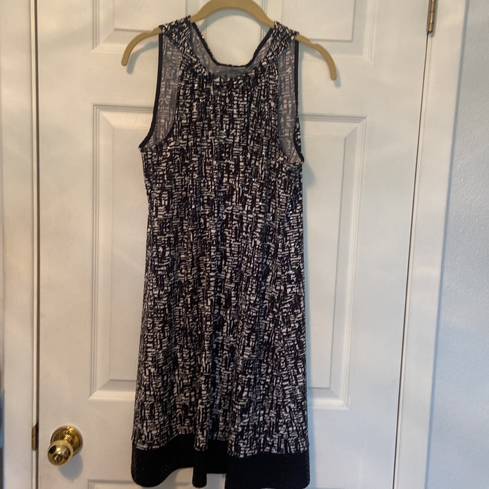 Size 12 Dressbarn Black and White Sleeveless Sequined Above the Knee Dress